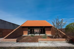 Astonishing architecture of the sloped roof house in Long An resembling a brick kiln hiding unique interior spaces-11