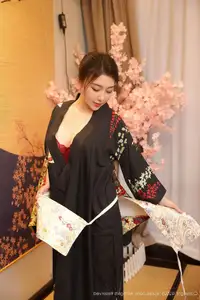 Su Yi Nuo No.10627: Captivating Traditional Grace in a Seductive Black Kimono-19