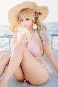 Coser Chunmomo's Enchanting Sunset Yacht Photoshoot - Part02-3