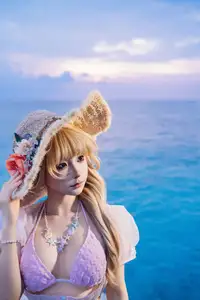 Coser Chunmomo's Enchanting Sunset Yacht Photoshoot - Part02-8