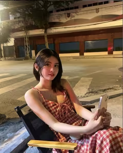 Trang Six: Lien Quan WAGs Stirs Social Media with Alluring Beauty and Confident Charm-3