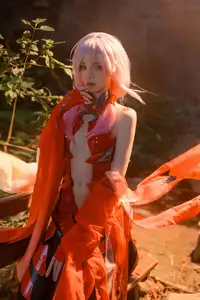 Coser Transforms into Inori Yuzuriha: A Captivating Guilty Crown Vision-14
