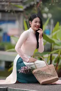 Captivating Grace: Vietnamese Girl in Traditional Ao Dai Beauty 1000025136-1