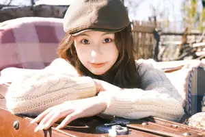 YiTuYu Vol.8531: A captivating glimpse of chickkii's sweet beauty and timeless vintage style-11