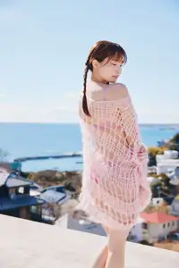 Discover the radiant beauty of Satona Natsuki in Otonatchan Vol.2 at the sun-drenched beach!-8