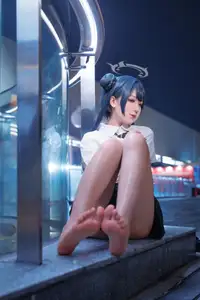 Coser Feng Jiang Jiang V as Hisaki JK: Captivating Youthful Charm in the City-14