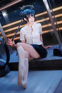 Coser Feng Jiang Jiang V as Hisaki JK: Captivating Youthful Charm in the City-21