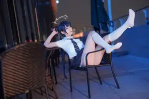 Coser Feng Jiang Jiang V as Hisaki JK: Captivating Youthful Charm in the City-13