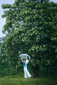 VGU No.172: Captivating Vietnamese Ao Dai Student in a Dreamy Moment, Showcasing Pure Grace Amidst Nature.-9