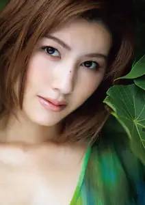 Mino Suzume: Enchanting Blue Nymph with a Captivating Gaze - T20-11