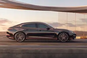 Porsche Panamera Turbo Sonderwunsch Interior: Unique Technology, Pinnacle Luxury for the Elite.-8