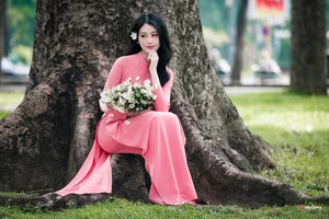 VGU No.18: Captivating Elegance A Young Woman in Pink Ao Dai-5