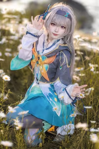 Coser Hana Shichi: Firefly Honkai Star Rail | Enchanting Cosplay Amidst Wildflowers-1