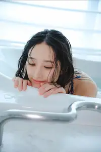 Ami Yamazaki FRIDAY Monthly Girl 048 Part02: Captivating Reflections & Natural Allure-16