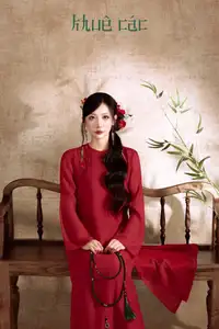 VGU No.192 Graceful Woman in Stunning Red Hanfu & Traditional Fan 1000024611-5