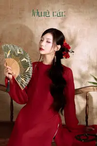 VGU No.192 Graceful Woman in Stunning Red Hanfu & Traditional Fan 1000024611-0