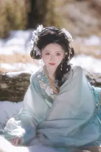 YiTuYu Vol.8542 Chi Yan Zai Zhe Li: Ethereal Beauty in Snow Discover Enchanting Art Language-0