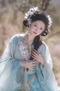 YiTuYu Vol.8542 Chi Yan Zai Zhe Li: Ethereal Beauty in Snow Discover Enchanting Art Language-2