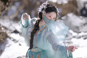 YiTuYu Vol.8542 Chi Yan Zai Zhe Li: Ethereal Beauty in Snow Discover Enchanting Art Language-6