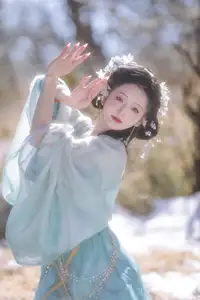 YiTuYu Vol.8542 Chi Yan Zai Zhe Li: Ethereal Beauty in Snow Discover Enchanting Art Language-5