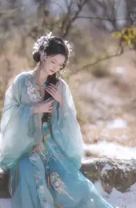 YiTuYu Vol.8542 Chi Yan Zai Zhe Li: Ethereal Beauty in Snow Discover Enchanting Art Language-10