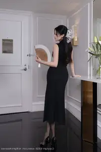 Yu Zi Jiang Fish: Elegant & Alluring in a Mysterious Black Dress - XiuRen No.10480-18