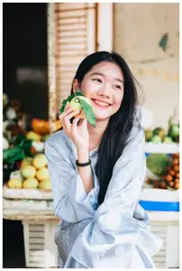 VGU No.193 Discover Youthful Charm: Radiant Smile of a Girl Amidst Fresh Fruit Market | 1000024596-11