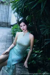 Nan Qiao: Graceful Charm in Jade Green Cheongsam - XiuRen No.10538 Collection-0