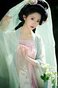 YiTuYu Vol.8521 Tu Ya W: Immerse in the Classical Grace of a Muse in a Fairy-tale Setting-2