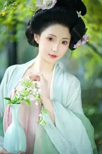 YiTuYu Vol.8521 Tu Ya W: Immerse in the Classical Grace of a Muse in a Fairy-tale Setting-6