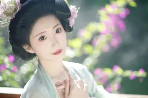 YiTuYu Vol.8521 Tu Ya W: Immerse in the Classical Grace of a Muse in a Fairy-tale Setting-13