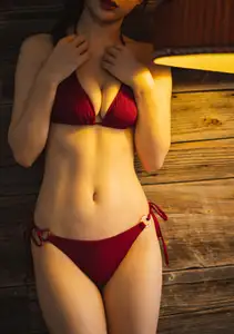 Risa Yukihira's Radiant Summer Moment: Captivating Beauty Under the Sun-14