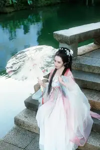 Bảo Trâm Idol Transforms into a 'Fairy Goddess' in Ancient Chinese Town: Ethereal Beauty Captivates All.-3