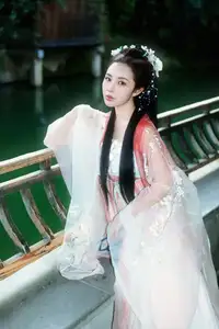 Bảo Trâm Idol Transforms into a 'Fairy Goddess' in Ancient Chinese Town: Ethereal Beauty Captivates All.-6