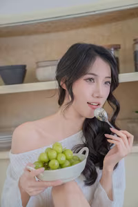 YiTuYu Art Language Vol.8285: Enchanting Moments with Model O1ne Wan-15