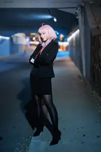 Coser Cien HamanOL: Captivating Pink-Haired Office Lady Cosplay by the City Lights-15