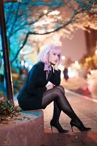 Coser Cien HamanOL: Captivating Pink-Haired Office Lady Cosplay by the City Lights-12
