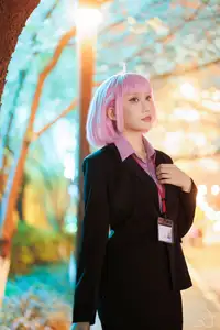 Coser Cien HamanOL: Captivating Pink-Haired Office Lady Cosplay by the City Lights-8
