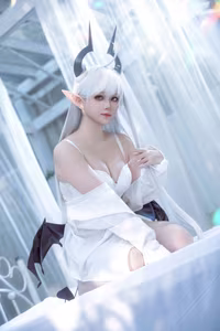 Coser Yu Yu Transforms into Altima Tia: Ethereal White Fantasy Beauty (40P)-9