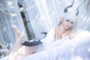 Coser Yu Yu Transforms into Altima Tia: Ethereal White Fantasy Beauty (40P)-4