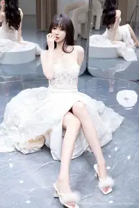 Yue Er Yue Er Shines in Pristine Wedding Gown: Captivating XiuRen No.10663 Collection-9