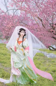 Graceful Hanfu Beauty Amidst Cherry Blossoms - Qi Luo Sheng De Xiao Su Su | YiTuYu Vol.8553-1