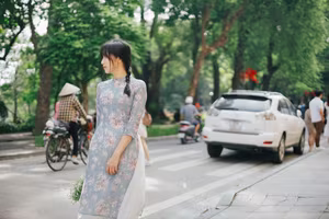 VGU No.19: The Enchanting Charm of Ao Dai and Vietnamese Beauty in the City-10