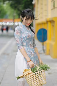 VGU No.19: The Enchanting Charm of Ao Dai and Vietnamese Beauty in the City-2