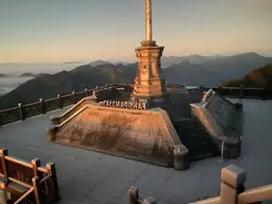 Fansipan's Early Season Frost: Majestic Peaks Covered in Ice, Inviting Travelers to Explore-3