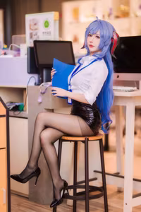 Coser Xian Nu Yue: Ganyu Genshin Impact Cosplay - Alluring Beauty in Unique Attire-11
