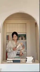 Unveiling Lê Bống's Cozy Minimalist Nook: A Modern Space with Personal Touch-7