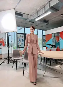 Huyen Lizzie Wows with Stunning Office Style: The Secret to Elegant Dressing Every Woman Should Learn!-6