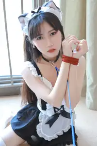 Coser Bu Dai Mao: Sweet Little Maid Cosplay – Captivating Beauty Unveiled-2