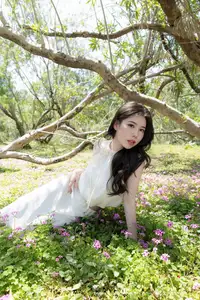 Bai Ru Xue Abby: Pure Beauty Amidst Lush Nature | XiuRen No.10485-2